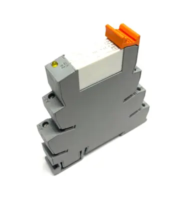 USED PHOENIX CONTACT PLUG-IN SOCKET RELAY BASE W/ PLUG-IN RELAY