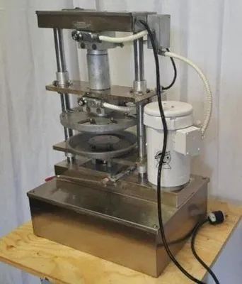 Comtec 2200 Pie Crust Production | Harvest Equipment and Fabrication Inc (2)