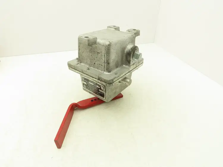 Used CONVEYOR COMPONENTS _UNKNOWN_ Relays & Switches | Arrow Industrial #610773
