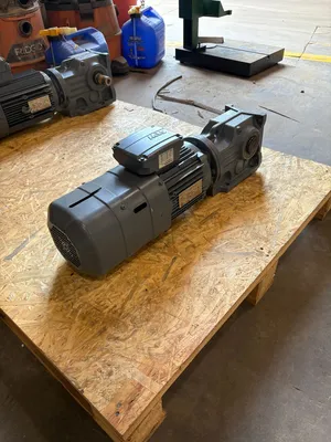 SEW-EURODRIVE KA47B DRN90S4/BE2/TF/AS7W Motors | ESS Industrial Equipment Sales (1)