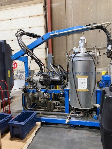 Used _UNKNOWN_ _UNKNOWN_ Structural Foam Machines Ohio US | Plastics Machinery Group #686260