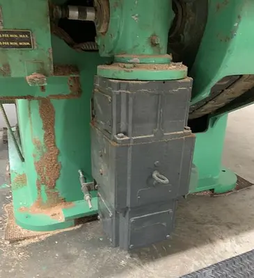 USED EKSTROM-CARLSON "E" STRAIGHT-LINE RIPSAW