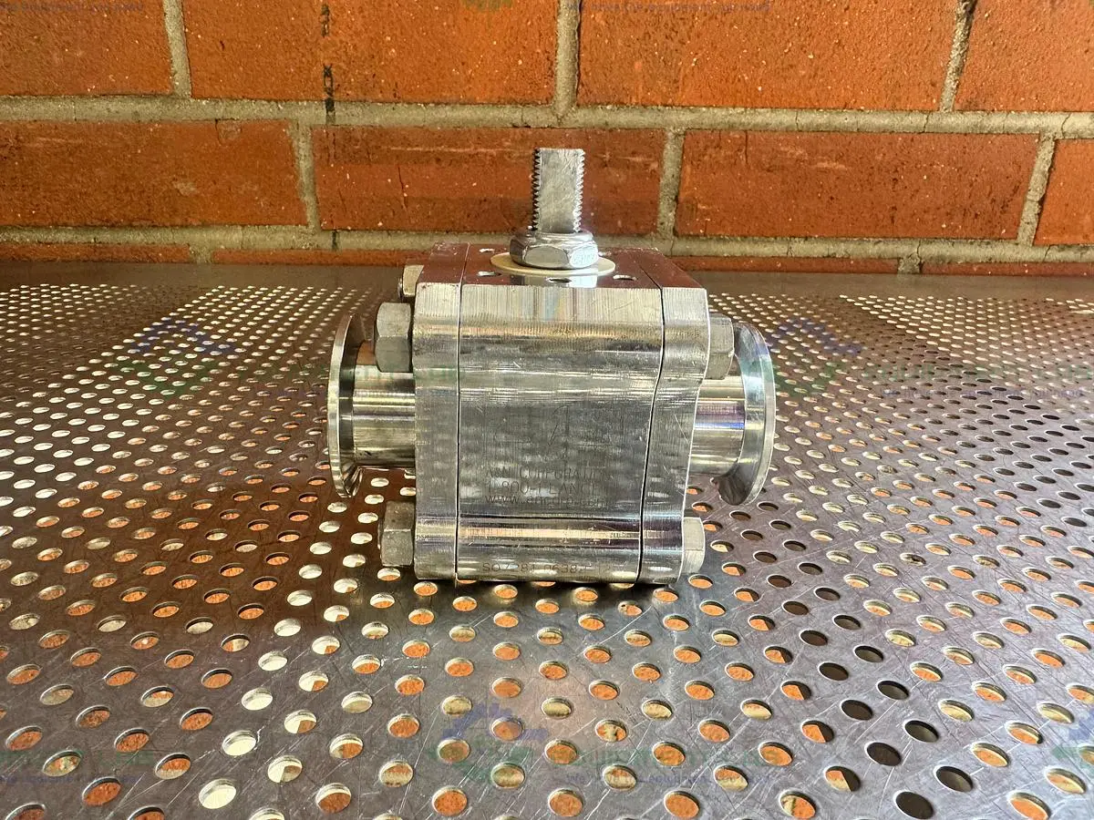 Used A&N CORPORATION STAINLESS STEEL BALL VALVE W/ KF40 VACUUM FITTING Valves/Fittings California US | Equipment Lab #1340313