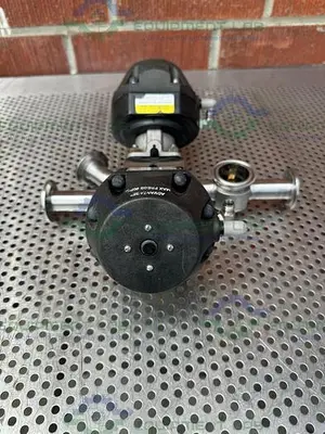 USED 2 ITT PURE FLO ADVANTAGE 4 - WAY DIAPHRAGM VALVE W/ 1" SANITARY FITTING