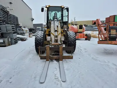 USED 2010 CATERPILLAR 930H