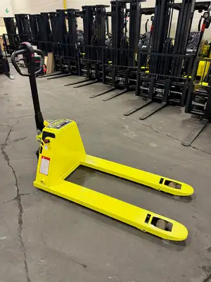 New | in-Stock 2026 DEWALT SERIES 1101 Electric Pallet Trucks New York US | United Lift #1446816