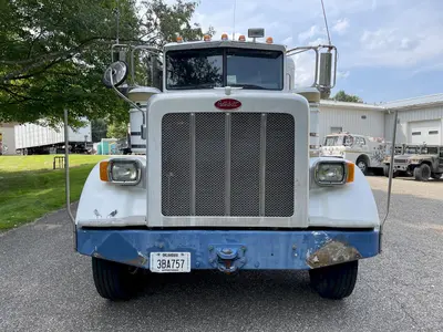 USED 2010 PETERBILT 367 FLAT TOP W/36” SLEEPER