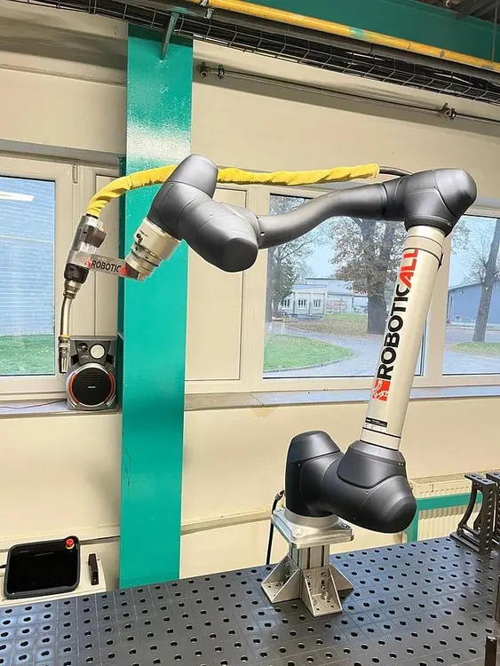 Used 2023 DOOSAN M0617 Robotic Welding Cells CZ | Amaron s.r.o. #1068078