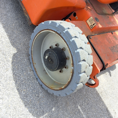 USED 2014 JLG E450AJ