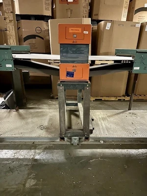 Flatbelt Conveyor With Eriez Metal Detector