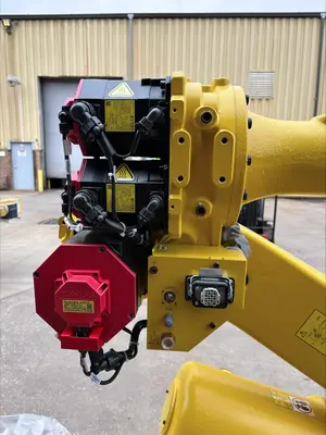 Used 2021 Fanuc R-2000iC/125L A-Cab Robots Wisconsin US | Machine Tool Bids #1518790