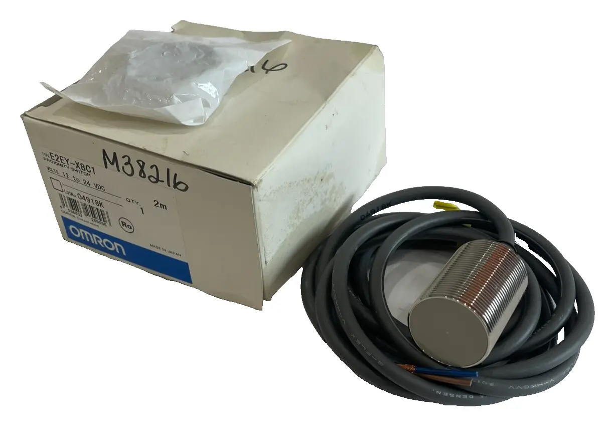 NEW OMRON E2EY-X8C1 PROXIMITY SWITCH 2M 12-24VDC E2EYX8C1