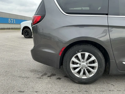 USED 2019 CHRYSLER PACIFICA