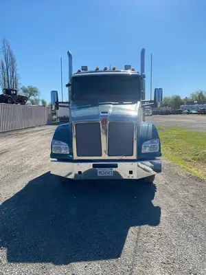 USED 2019 KENWORTH T880