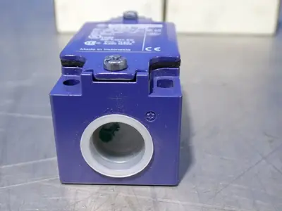 USED TELEMECANIQUE ZCKJ1H7