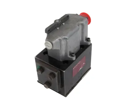 USED 631-176C1 SERVO VALVE 631176C1