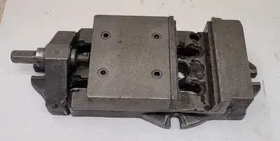 MACHINIST VISE, 6 INCH JAW OPENING