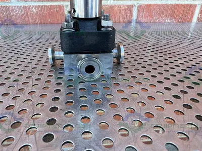 USED ITT PURE FLO .5-316L- RA20MAX-CWP150 DIAPHRAGM VALVE W/ 1/2" SANITARY FITTING