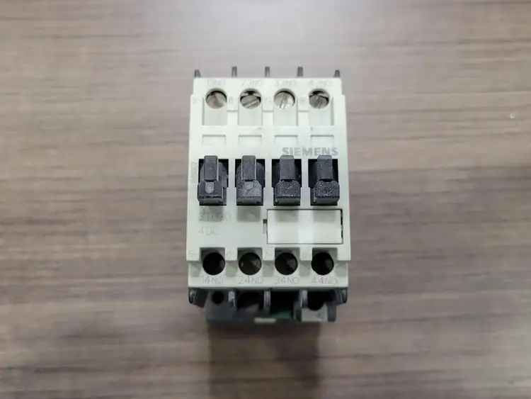 Used SIEMENS 3TH3040-0AK6 Switchgears British Columbia CA | Lenmark #242654