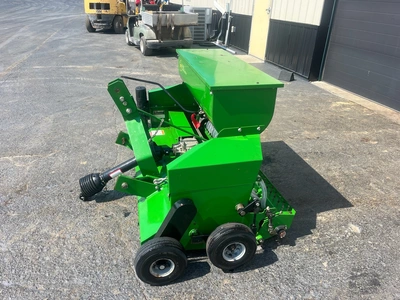 Gandy 2848SS Overseeder | County Equipment Company LLC (4)