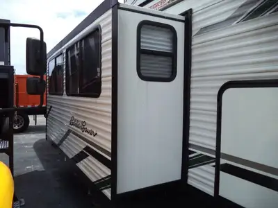 Used 2024 EDDIE BAUER _UNKNOWN_ Campers, Caravans, Motorhomes Florida US | TLC Truck & Equipment #1568894