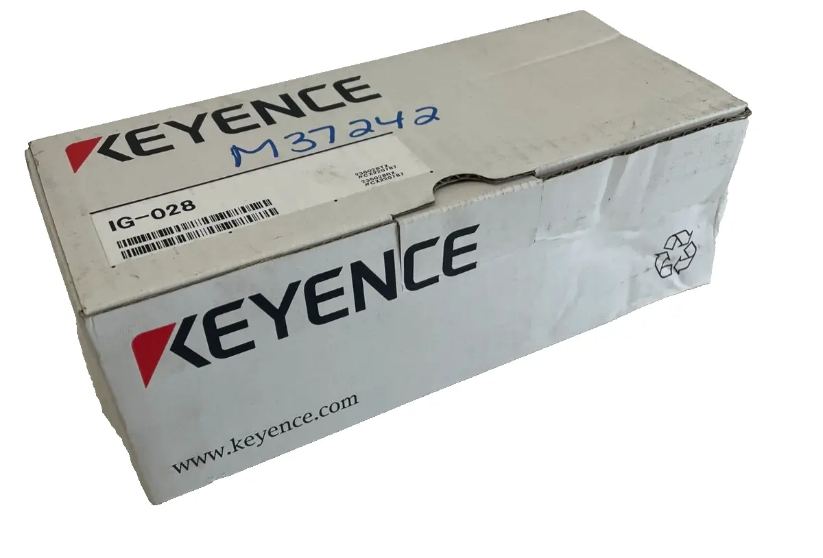NEW KEYENCE IG-028 LASER SENSOR IG028