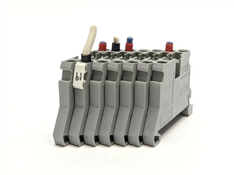 Used WAGO 2 Conductor Terminal Blocks Gray 500V IEC 60947-7- Terminal Blocks Michigan US | Maverick Industrial Sales #1394714
