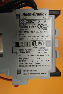 USED Siemens 140M-C2E-A25 SER B +  (2) 100-C09Z*10 SER A + A02