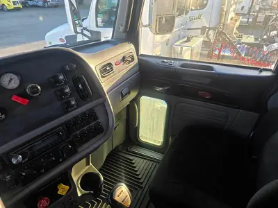USED 2012 PETERBILT 386
