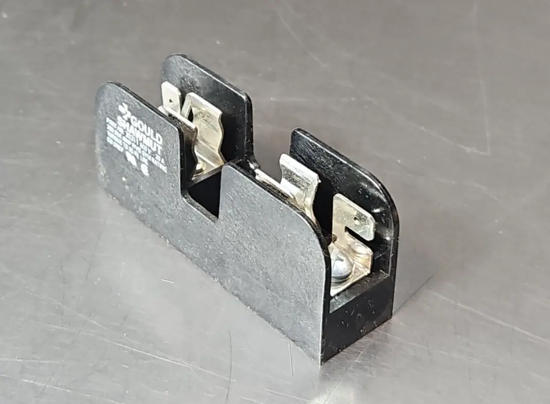 GOULD SHAWMUT 30311 FUSEHOLDER. Loc4B23