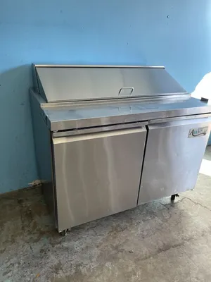75-0449 Avantco SSPT48HC 46" Self Contained Sandwich Prep Cooler