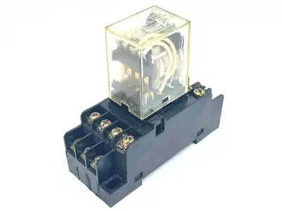 PYF14A,MY4N | Omron PYF14A Relay Socket w/ Omron MY4N Relay 24VDC - Used
