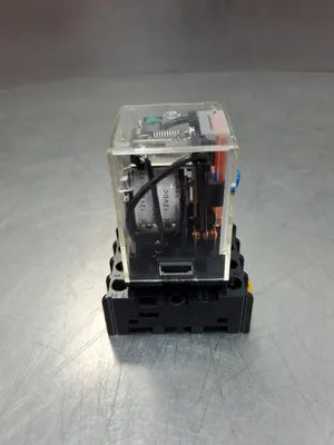 Omron MK2PN-S Cube Relay, Coil: 120VAC, Rating: 250VAC 28VDC 10A. 4E-35