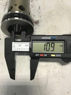 USED VICKERS 25-D10-30