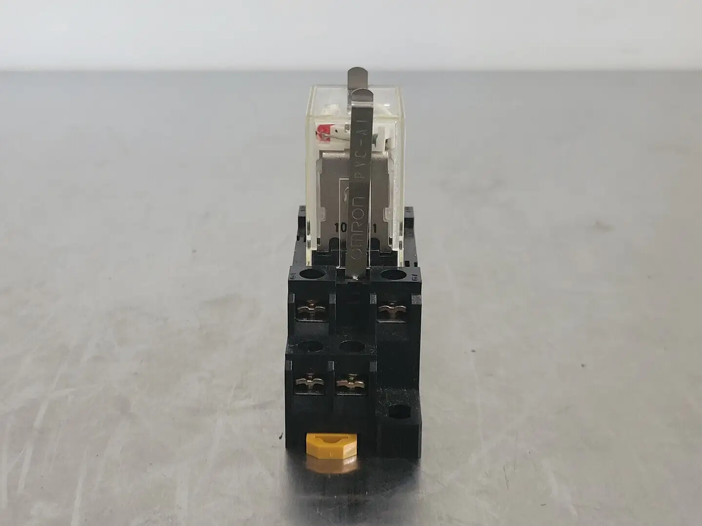 USED OMRON IEC225