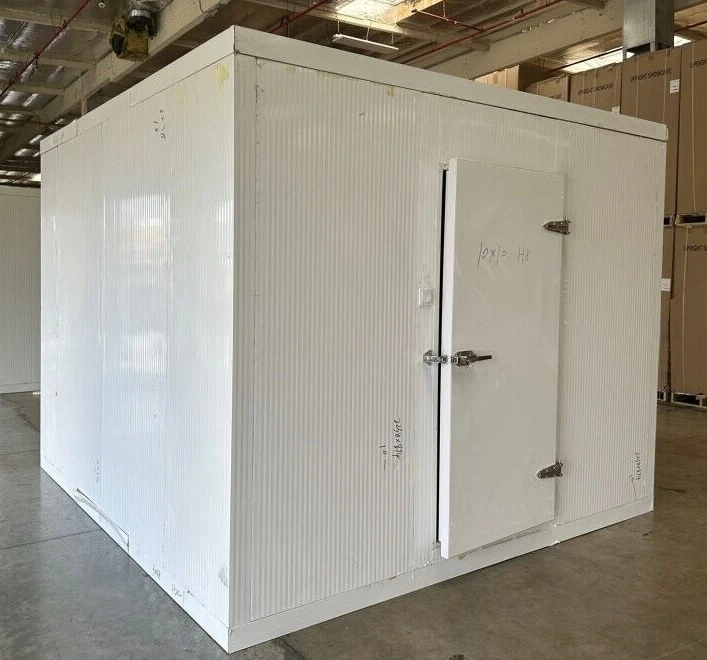 171-0082 10’ x 10’ x 8 'Walk In Freezer Box with Floor
