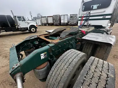 USED 2011 PETERBILT 384