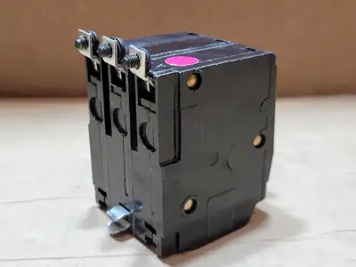 Used SQUARE D QOB315 Switchgears British Columbia CA | Lenmark #835752