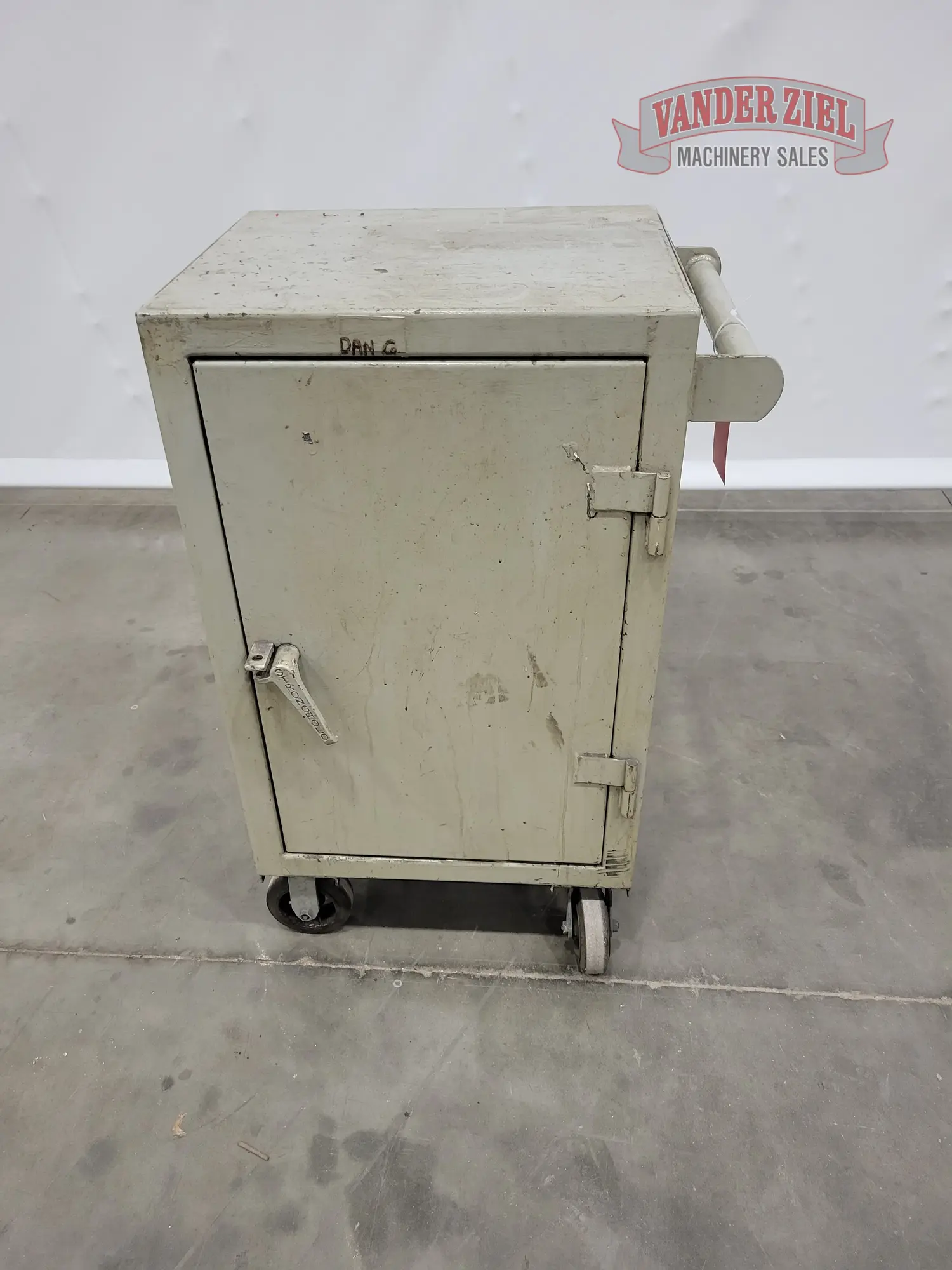 Stronghold 20″ x 24″ x 44″ Heavy Duty Rolling Tool Cabinet