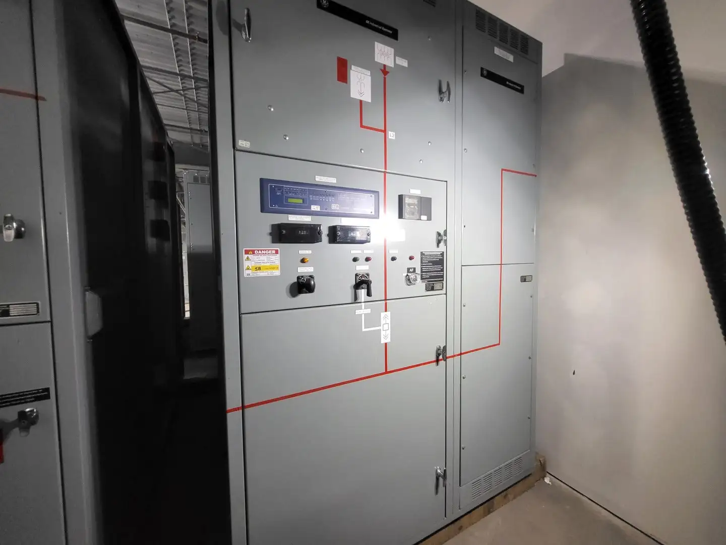 25kV 1200A 3ph Switchgear Unit w/ Power Vac Breaker VB1 27.0-16-0