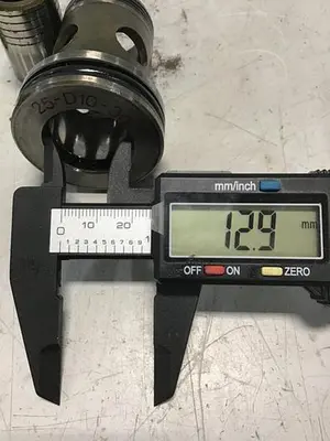 USED VICKERS 25-D10-30