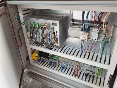 IAI RCS2-SS8R ROBOTIC SCREW DRIVING STATION WITH CAGE