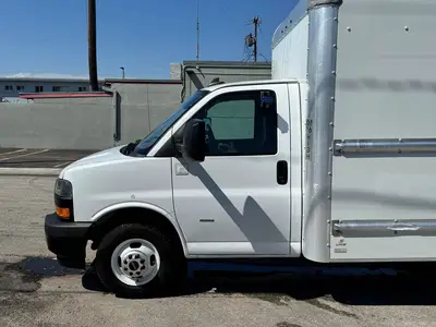 Used 2021 GMC SAVANA CUTAWAY Box trucks Florida US | Truck and Van Outlet #1509173