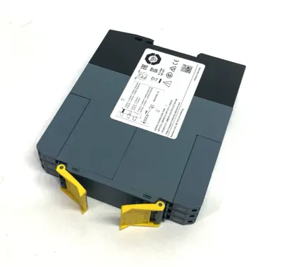 USED SIEMENS SIRIUS SAFETY RELAY, SPRING TYPE CRACKED BOTTOM CASING