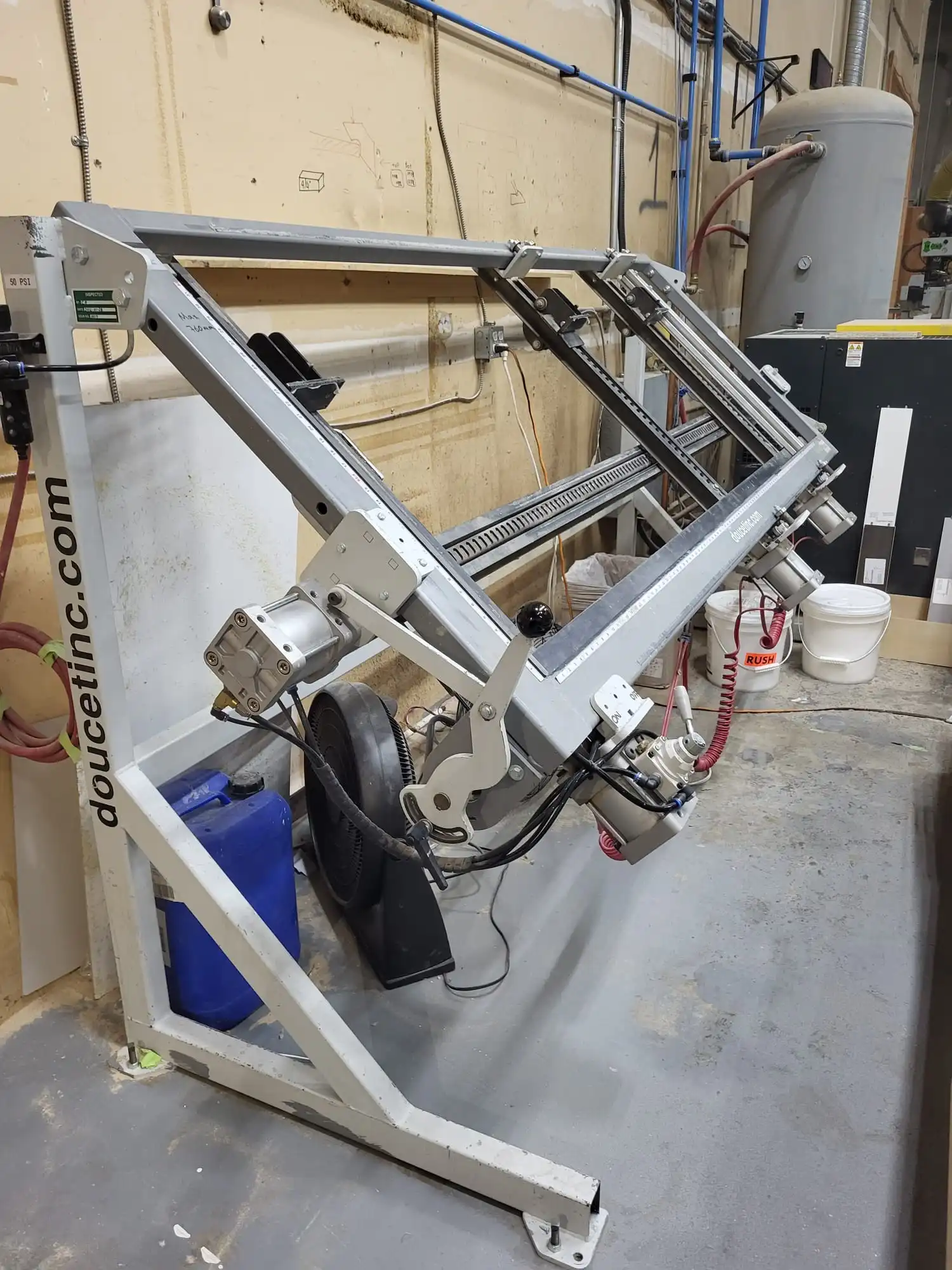 Doucet SDM+ 1-3-96 Door Clamp