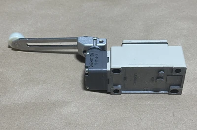 NEW Omron D4B-2116N