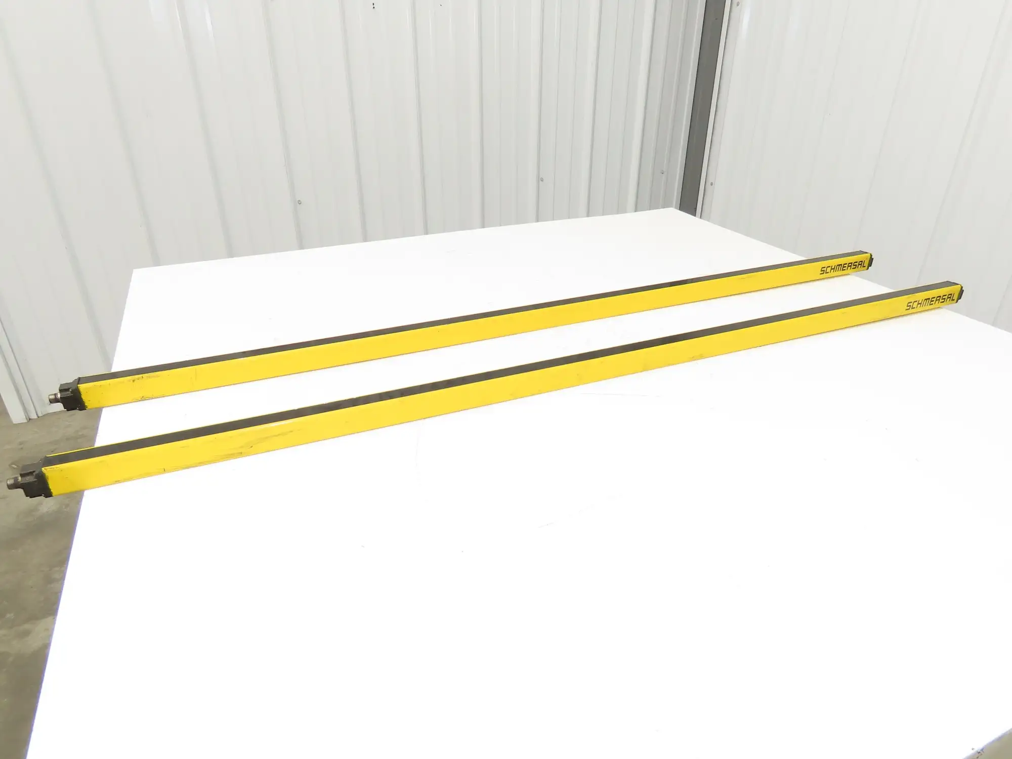 Schmersal SLC440COM-E-1290-14 Safety Light Curtain Emitter Only -Parts or Repair