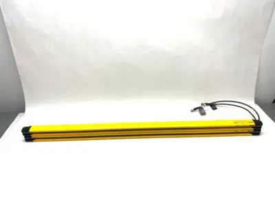 USED KEYENCE SAFETY LIGHT CURTAIN SET, FINGER PROTECTION TYPE, 103 OPT. AXES