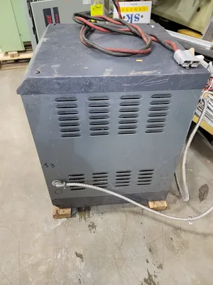 SCR 100 Charger