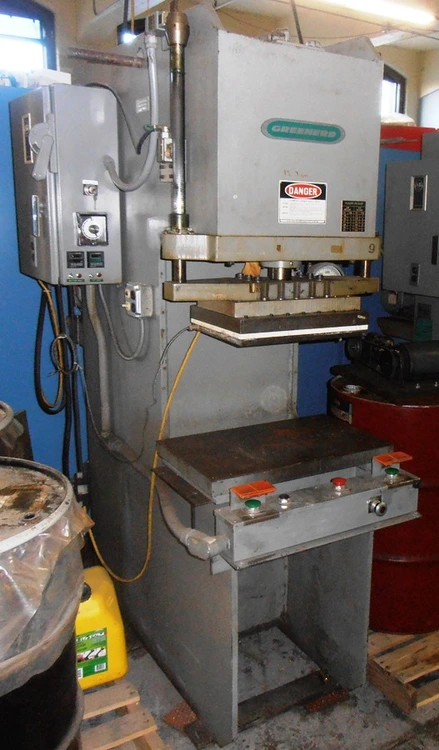 Used _UNKNOWN_ _UNKNOWN_ Heated Platen Hydraulic Press Massachusetts US | A. Green Co. #495659